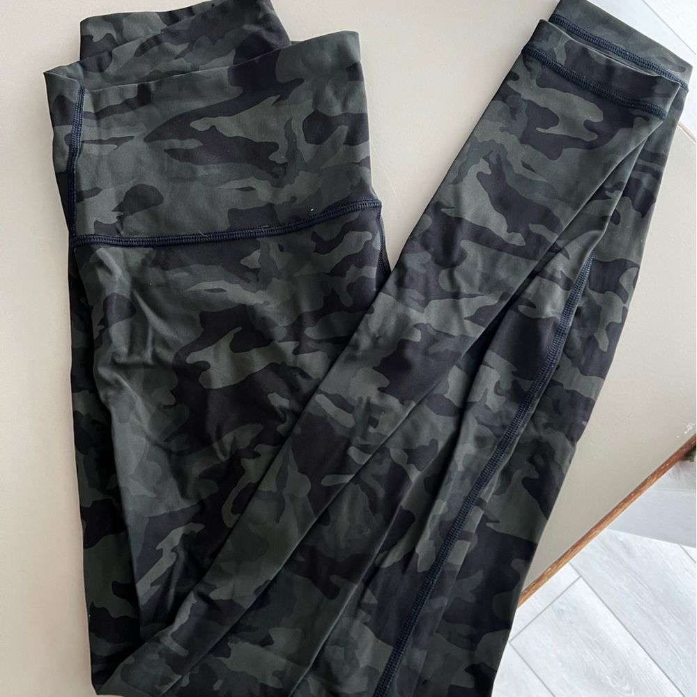 Lululemon camo aligns size 8